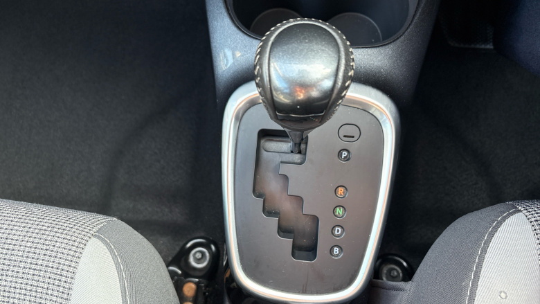 Toyota Yaris 1.5 Hybrid Y20 5dr CVT [Bi-tone] Hybrid Hatchback